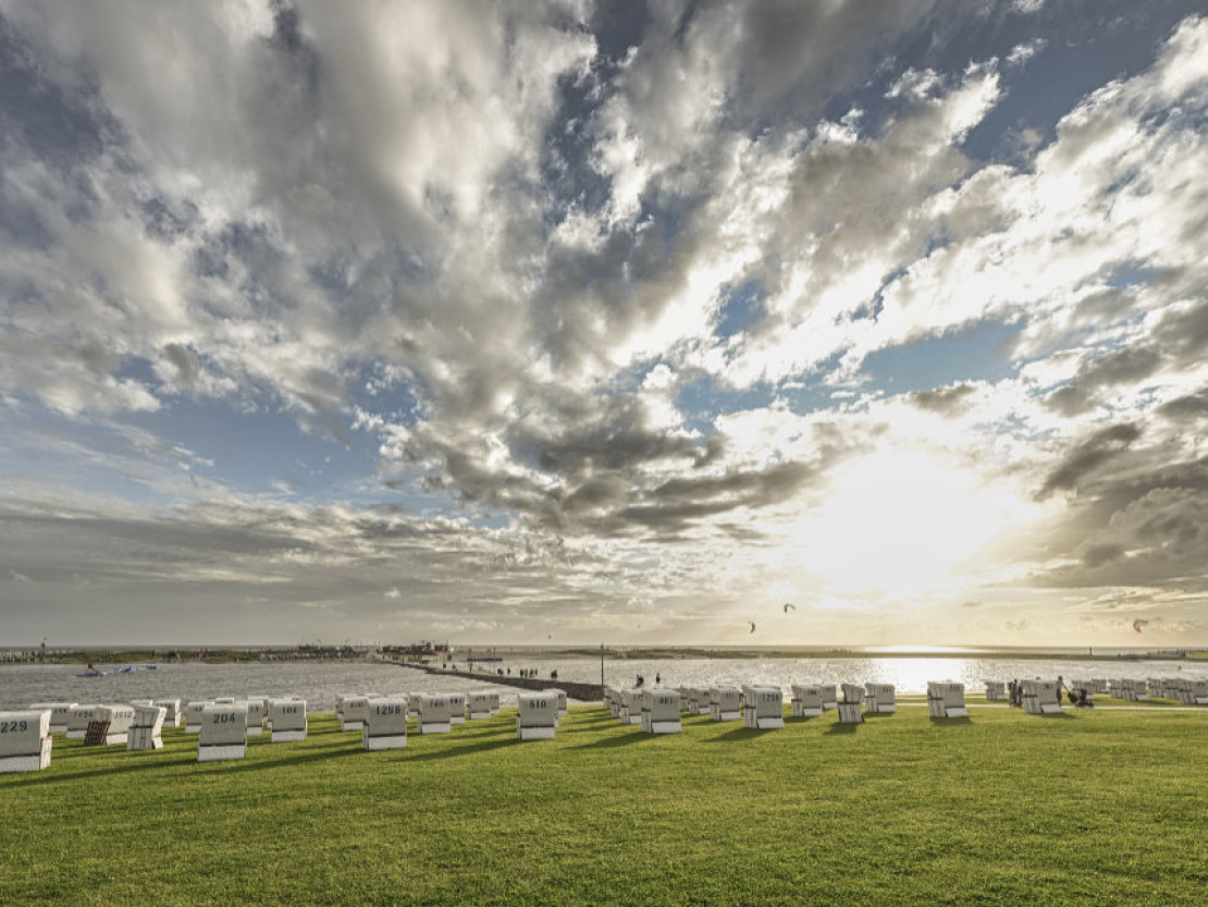 barrierefrei-erleben-2025-buesum-perlebucht-strandkoerbe-oliver-franke