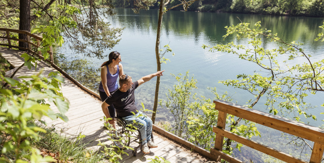 barrierefrei-erleben-2025-alpbachtal-tourismus-barrierefreier-wanderweg-reintalersee-shootandstyle-hannes-sautner-titel